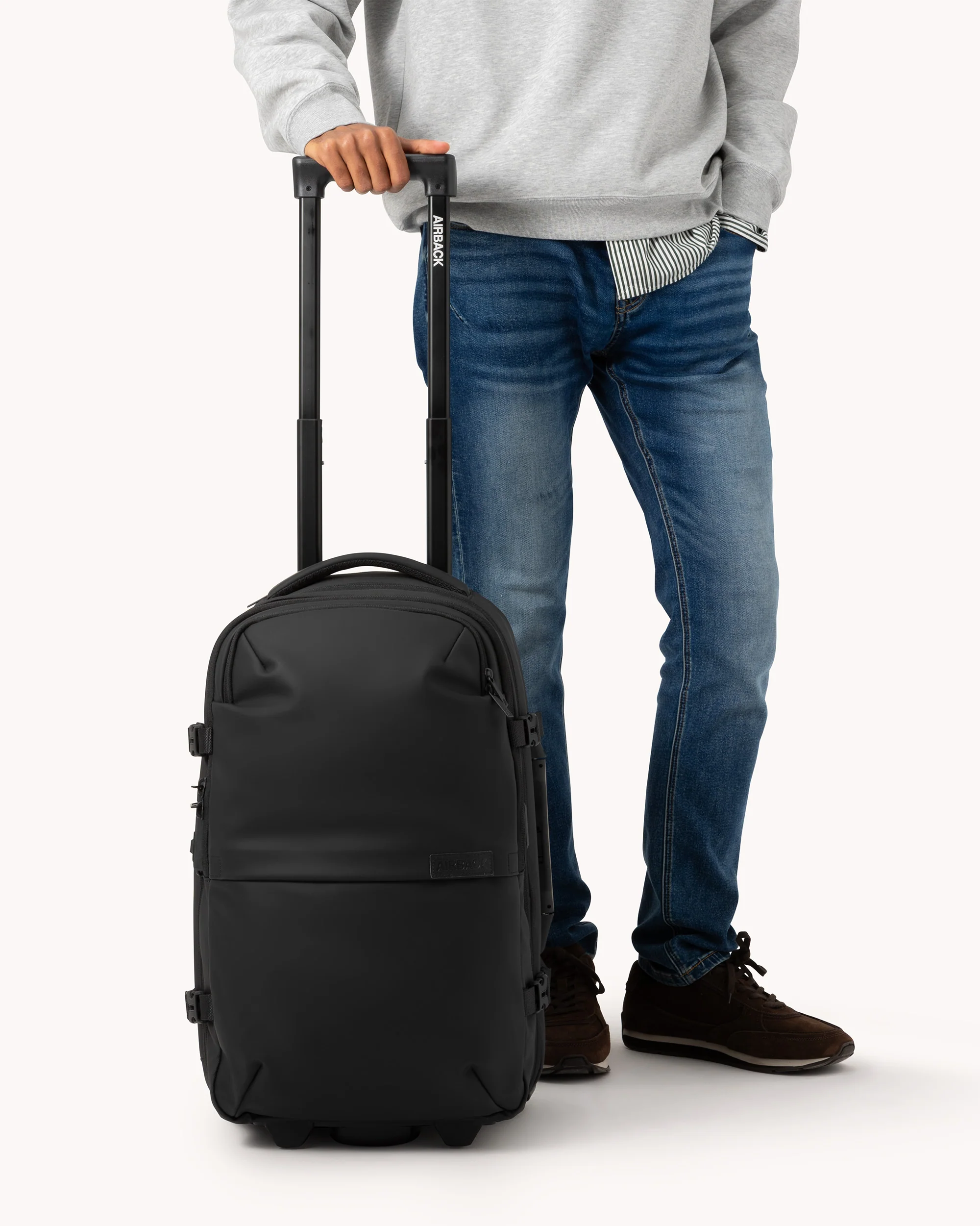 MAX (Carry-On) - Image 4